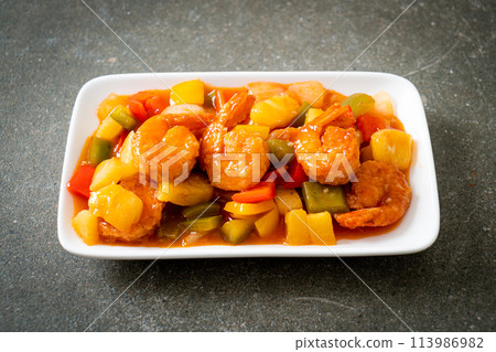 Stir-fried sweet and sour with fried shrimp 113986982