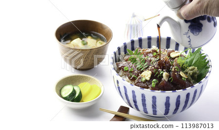 Pickled raw bonito rice bowl (white background) Pickled raw bonito rice bowl (white background) 113987013