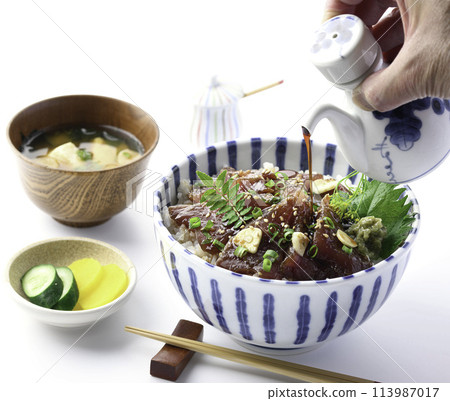醃生鰹魚碗（白色背景） 113987017