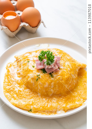 Creamy Omelet with Ham on Rice Creamy Omelet with Ham on Rice 113987018