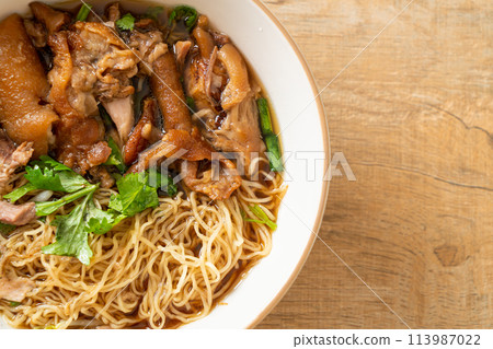 Stewed pork leg noodles in brown soup Stewed pork leg noodles in brown soup 113987022