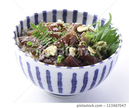 醃生鰹魚碗（白色背景） 113987047