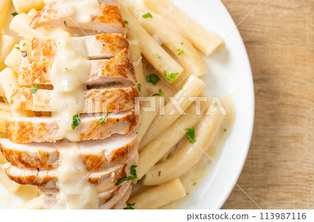 quadrotto penne pasta white creamy sauce with grilled chicken 113987116