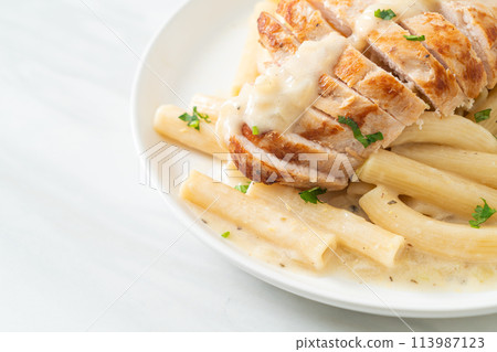 quadrotto penne pasta white creamy sauce with grilled chicken quadrotto penne pasta white creamy sauce with grilled chicken 113987123