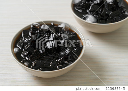 Black grass jelly with ice 113987345