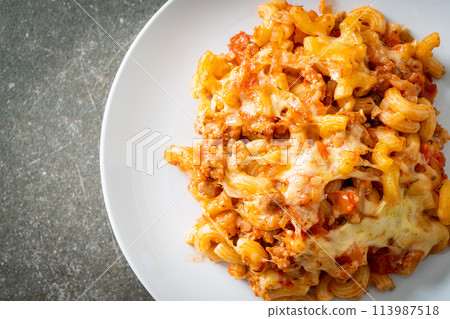 homemade macaroni bolognese with cheese 113987518