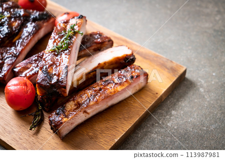 grilled barbecue ribs pork 113987981