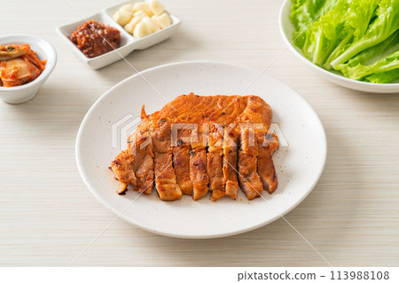 grilled pork marinated Kochujang sauce in Korean style with vegetable and kimchi 113988108