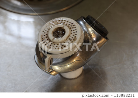 Cleaning a dirty, turbulent tap Cleaning a dirty, turbulent tap 113988231