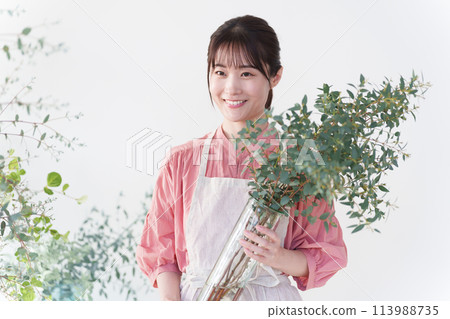 Gardening shop clerk 113988735