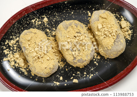 Uguisu-mochi, a specialty of Mikuni, Sakai City, Fukui Prefecture 113988753