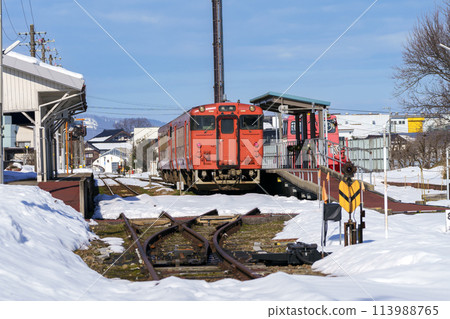 城端線上的太良子色列車 113988765