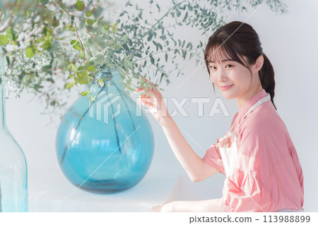 Plants and women 113988899