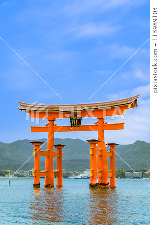 Hiroshima Itsukushima Shrine, large torii gate Hiroshima Itsukushima Shrine, large torii gate 113989103