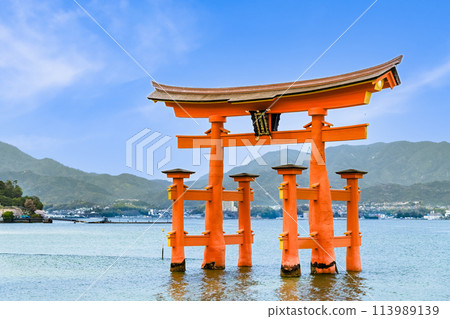 Hiroshima Itsukushima Shrine, large torii gate Hiroshima Itsukushima Shrine, large torii gate 113989139