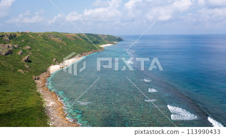 藍色的大海和海岸線 113990433