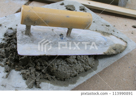 Mortar and trowel 113990891