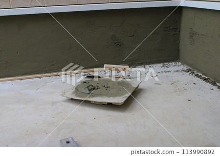 Mortar and trowel 113990892
