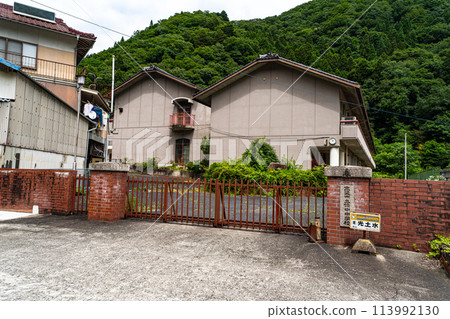 [Closed] Former Bitchu Junior High School gate and school building, Takahashi City, Okayama Prefecture 113992130
