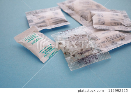 Lots of desiccants and silica gel Lots of desiccants and silica gel 113992325