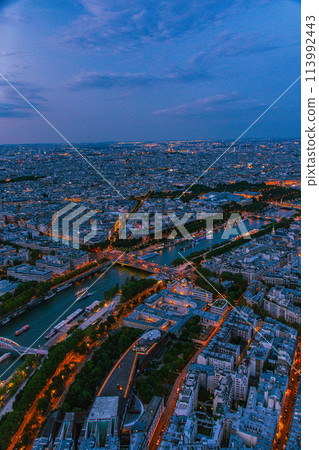 從艾菲爾鐵塔俯瞰法國巴黎 113992443