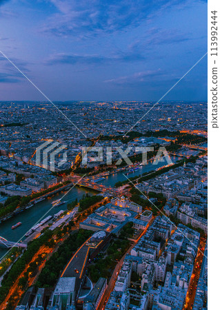 從艾菲爾鐵塔俯瞰法國巴黎 113992444