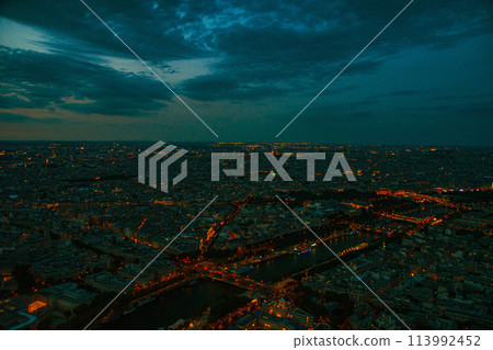 從艾菲爾鐵塔俯瞰法國巴黎 113992452