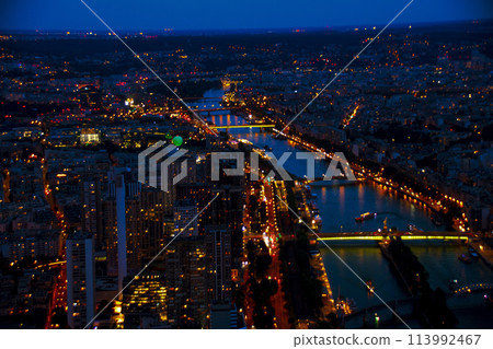 從艾菲爾鐵塔俯瞰法國巴黎 113992467