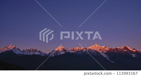 snow capped meili mountain range at sunrise, yunnan, china 113993167