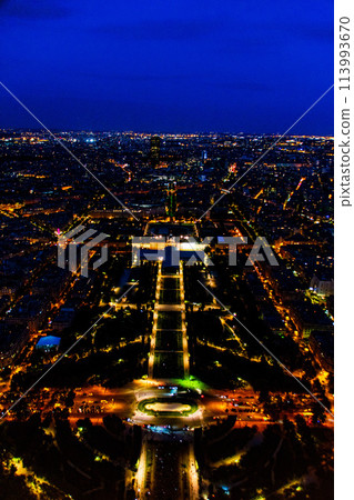 從艾菲爾鐵塔俯瞰法國巴黎 113993670
