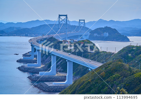 從兵庫縣南淡路市眺望大鳴門大橋、鳴門海峽以及德島方向 113994695