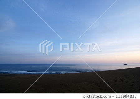 Tottori four seasons walk spring sand dunes 113994835