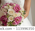 Bouquet and bride 113996350