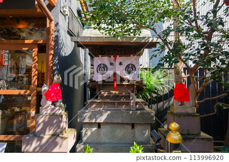 東京都新宿區大岩稻荷雲寺境內的稻荷神社 東京都新宿區大岩稻荷雲寺境內的稻荷神社 113996920