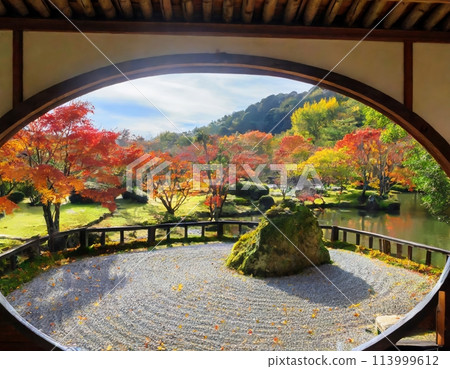日式花園，秋季色調，從日式房間觀看 113999612