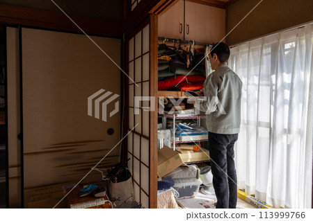 我要關閉父母的房子，並讓承包商評估不需要的物品的處置情況。 113999766