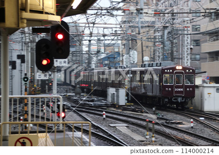 Hankyu Senri Line 3300 series direct to the Hankyu Kyoto Line (Local trains: Osaka Umeda ⇔ Kita-Senri) Hankyu Senri Line 3300 series direct to the Hankyu Kyoto Line (Local trains: Osaka Umeda ⇔ Kita-Senri) 114000214