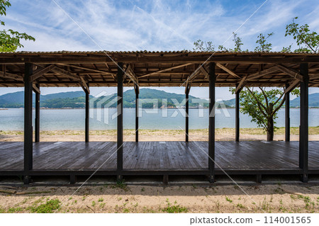 Tsutashima is an uninhabited island in Nio-cho, Mitoyo City, Kagawa Prefecture. 114001565