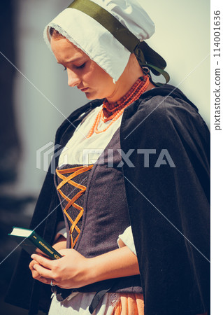 Portrait of brunette woman dressed in historical Baroque clothes Portrait of brunette woman dressed in historical Baroque clothes 114001636