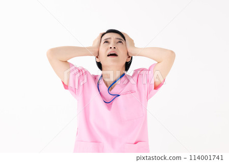 擦洗頭痛的女人 114001741