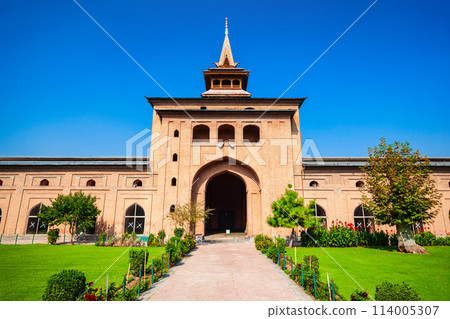 Jamia Masjid mosque in Srinagar, India 114005307