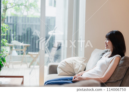 在家看電視的一個少婦 114006750