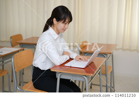 Beautiful Japanese women 114011210