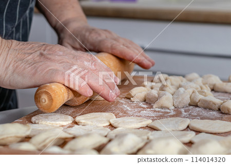 woman hands are making a damp dumpling. woman hands are making a damp dumpling. 114014320