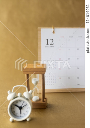 Image of clock, hourglass, calendar Image of clock, hourglass, calendar 114014981
