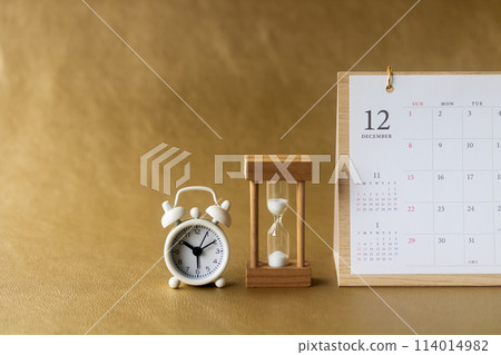 Image of clock, hourglass, calendar 114014982