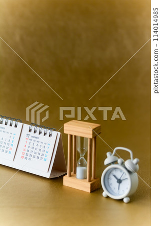 Image of clock, hourglass, calendar 114014985