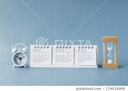 Image of clock, hourglass, calendar 114014986