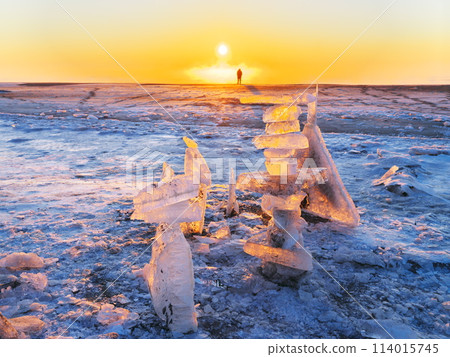 Jewelery ice piled up on Otsu Coast in the morning glow at the mouth of the Tokachi River in Hokkaido in winter 114015745