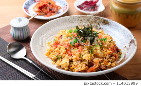 Fried rice with kimchi 114015999